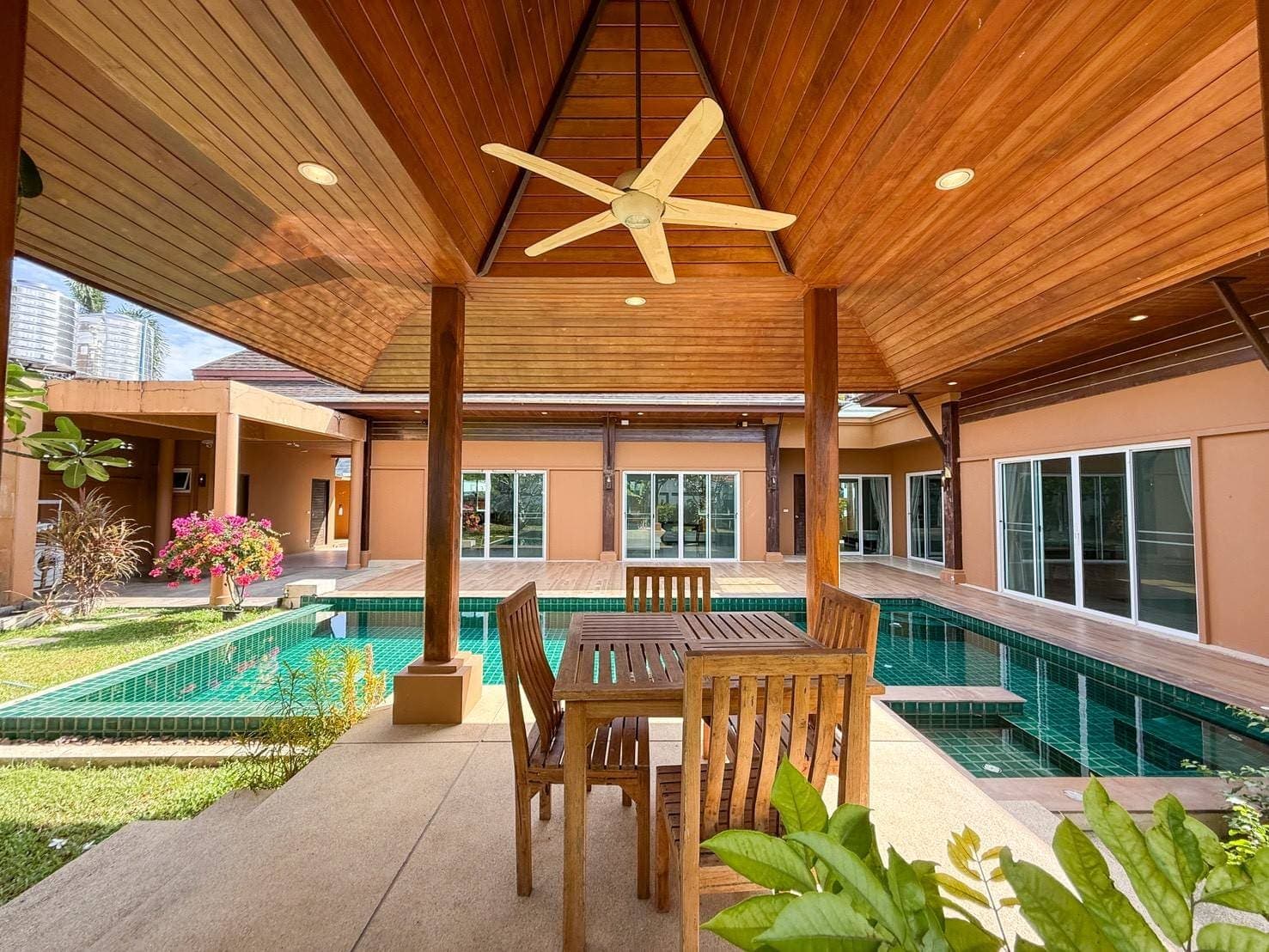 Resort-Style Tropical Pool Villa — Koh Kaew
