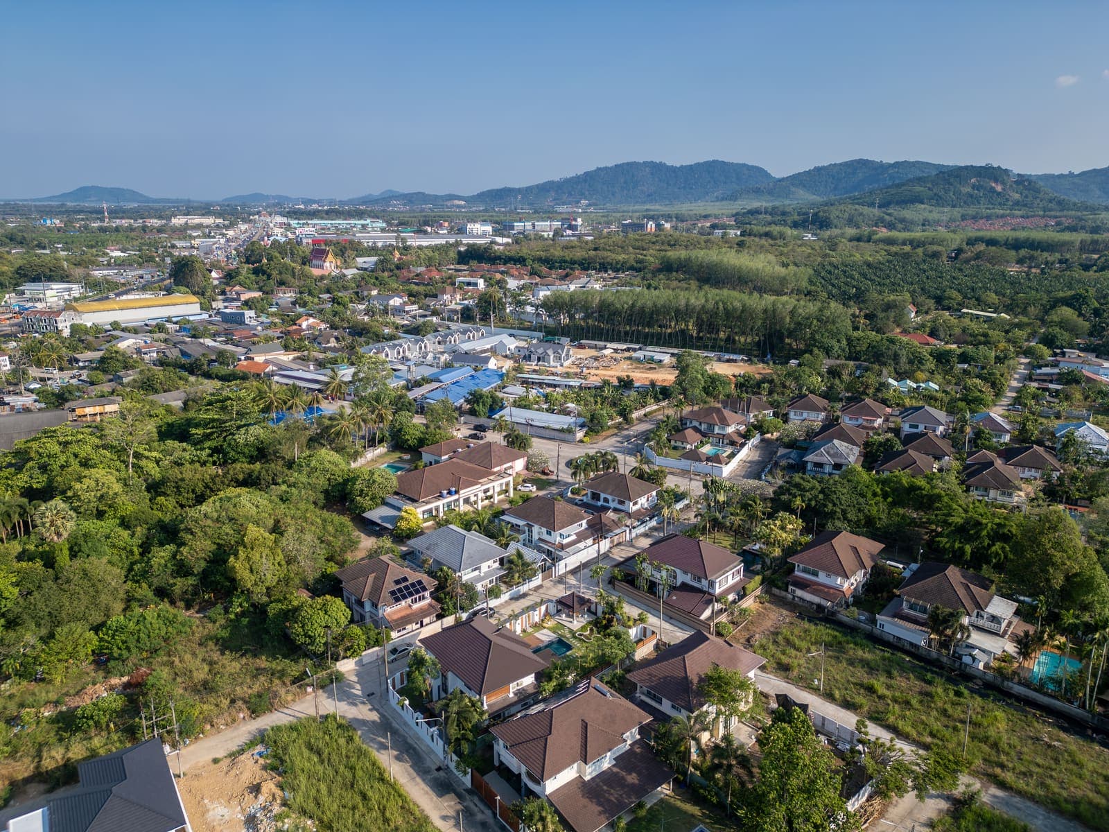 Luxury 4-Bedroom Pool Villa — Thalang